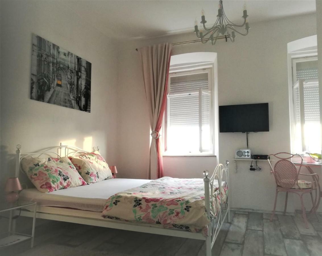 Main Square Apartments With Sea View Pula Luaran gambar