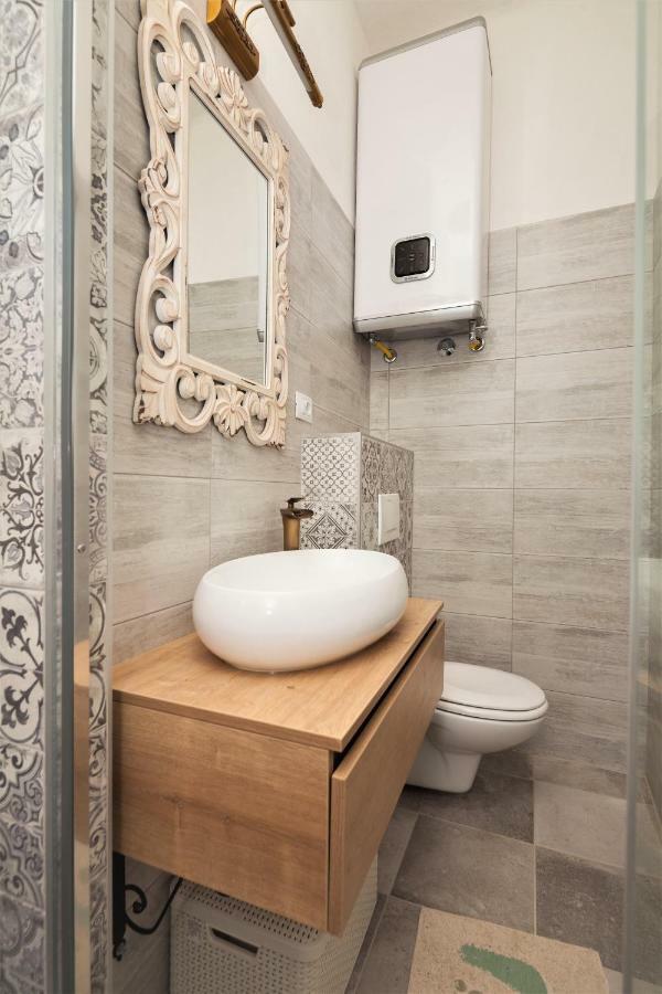 Main Square Apartments With Sea View Pula Luaran gambar