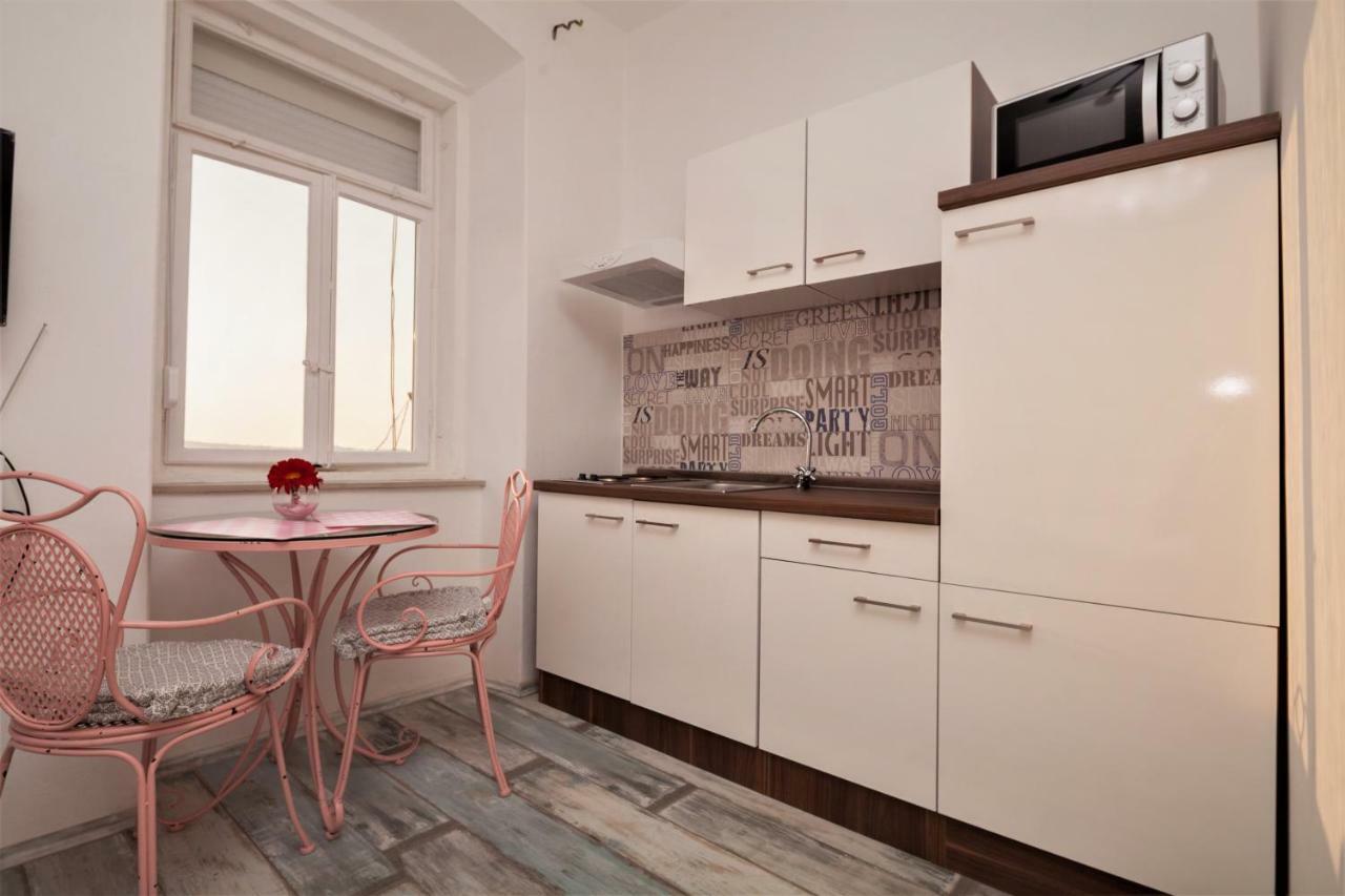 Main Square Apartments With Sea View Pula Luaran gambar
