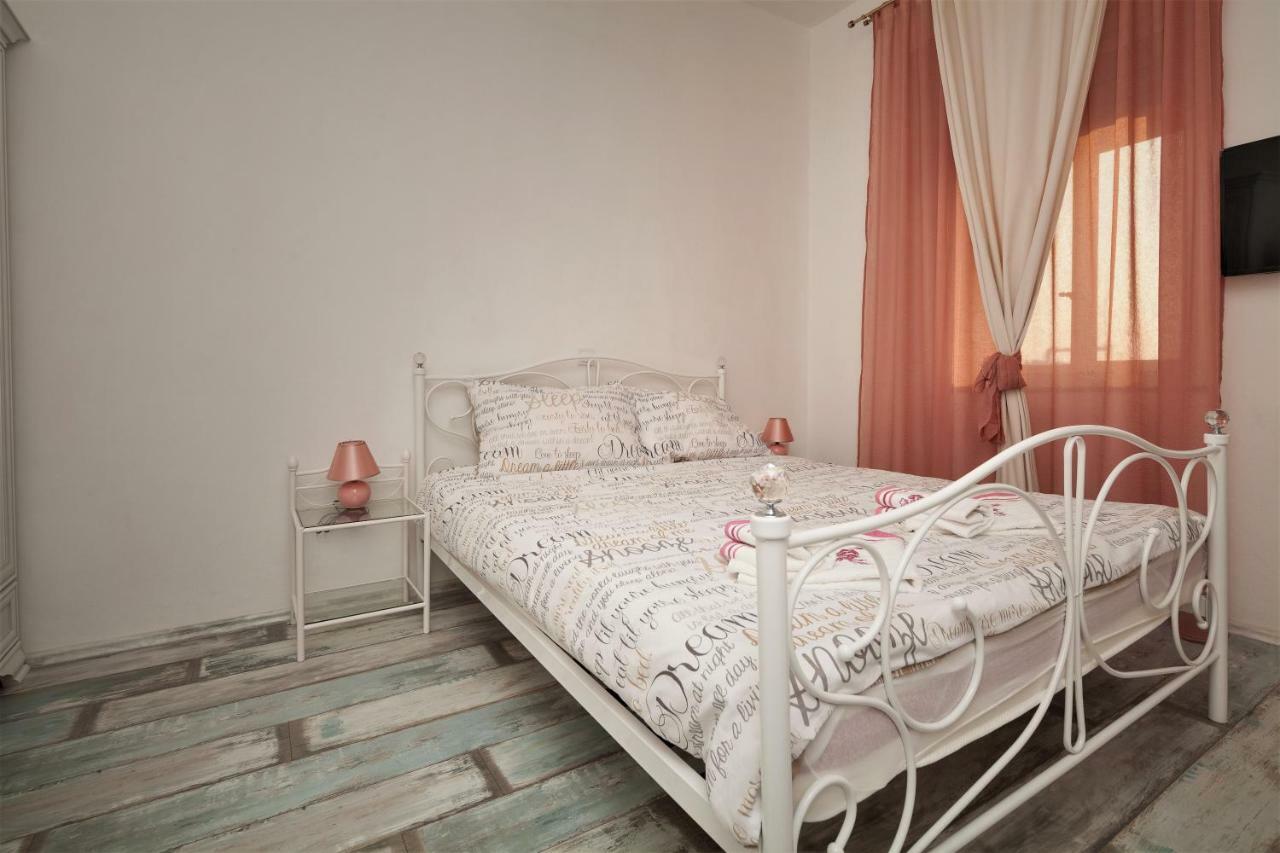 Main Square Apartments With Sea View Pula Luaran gambar